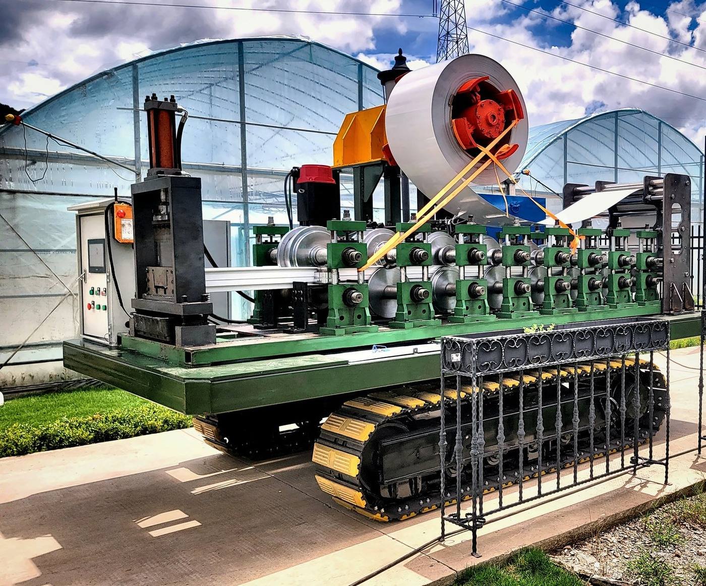 Cultivation gutter roll forming machine
